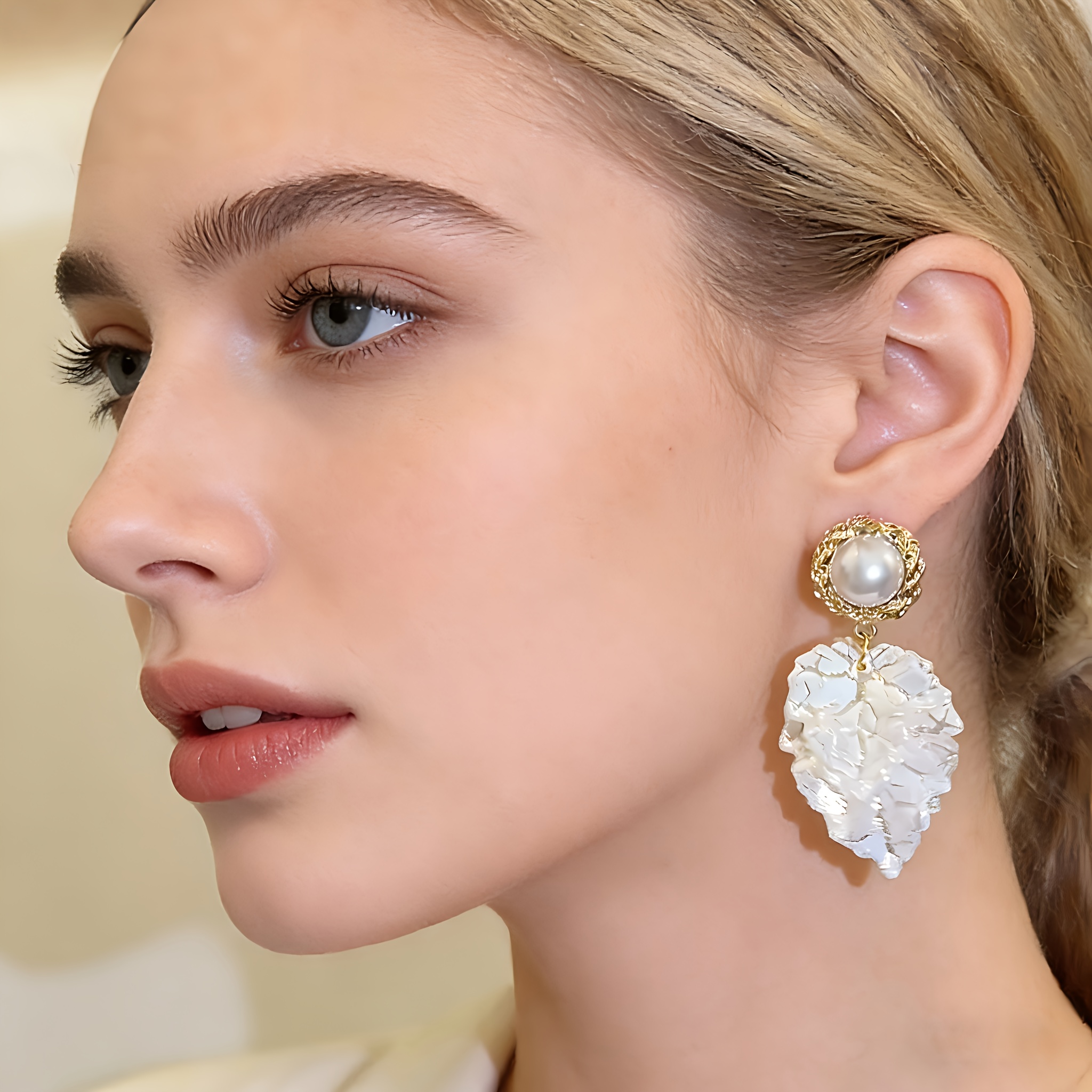 Women's Chinese-Style Cracked Ice Leaf Pendant with Pearl Imitation Earrings